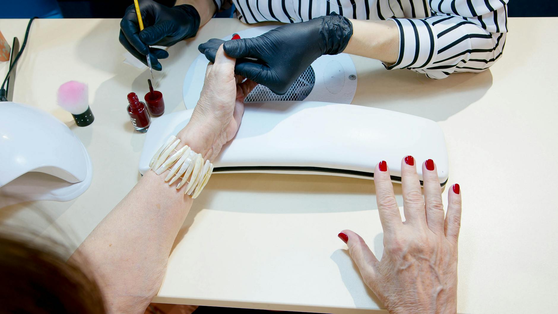 MMA Acrylic Nails: What Texas Banned in 1974 and Why Some Austin Salons Still Use Them